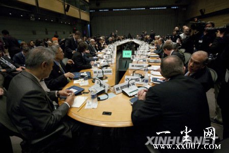 4��25�գ��������������׶���ʢ�ٲμ��������к͹��ʻ��һ�����֯(IMF)���Ϸ�չίԱ����顣�»�����������